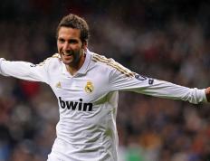 九游体育官方入口-跨越太平洋的篮球诗篇，德罗赞用古典技艺点燃上海，魔术单节风暴书写交流之夜