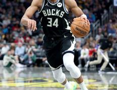 九游娱乐网站-雄鹿队的核心球员表现出色，球队实力大增