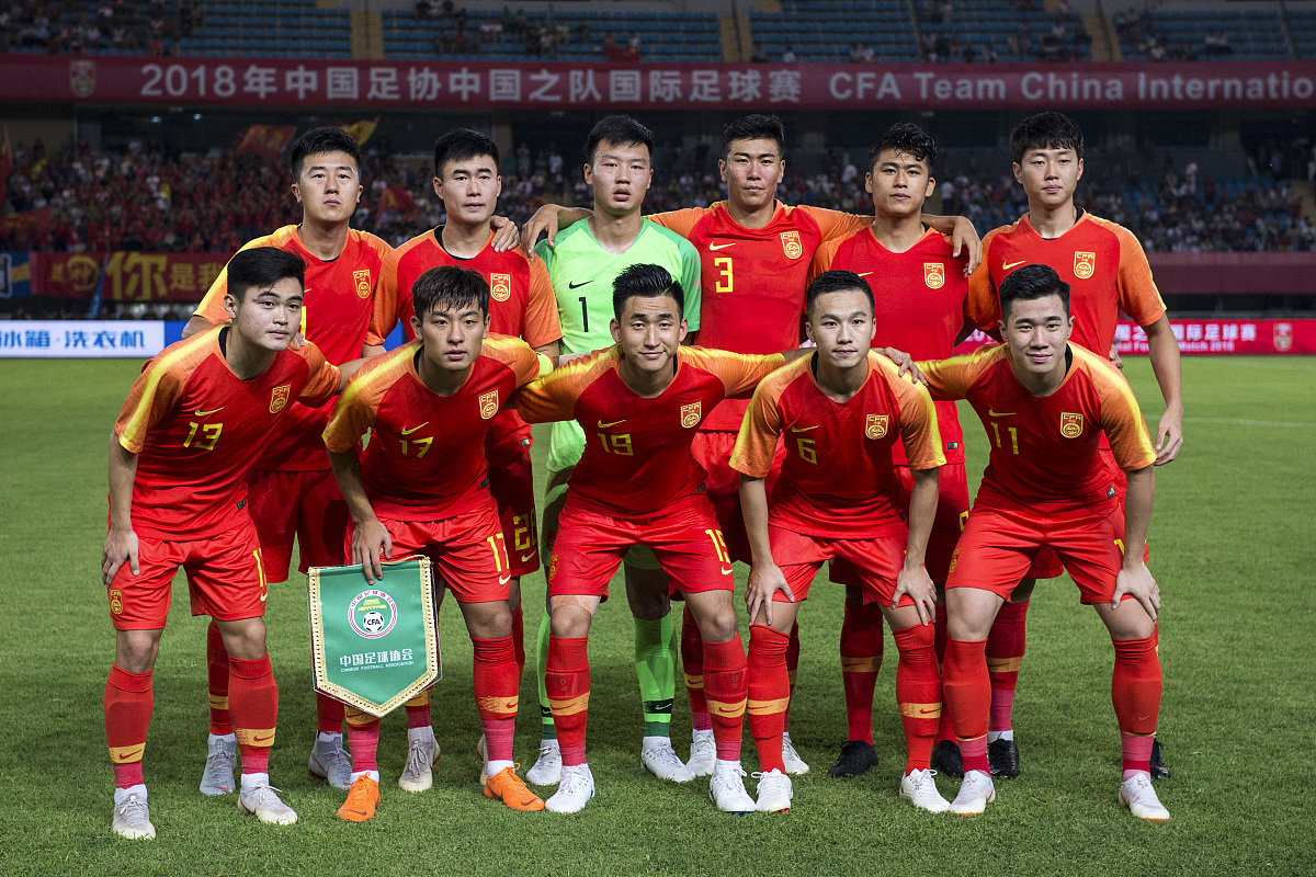 九游娱乐-比赛中球员被换上场，展现实力与潜力