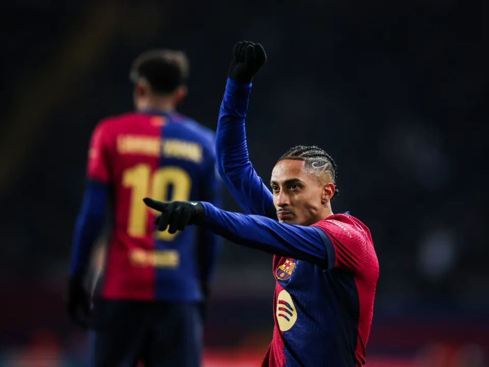 九游VIP-切尔西后卫丹-贝聂发挥稳定,队友围推磅礴士气