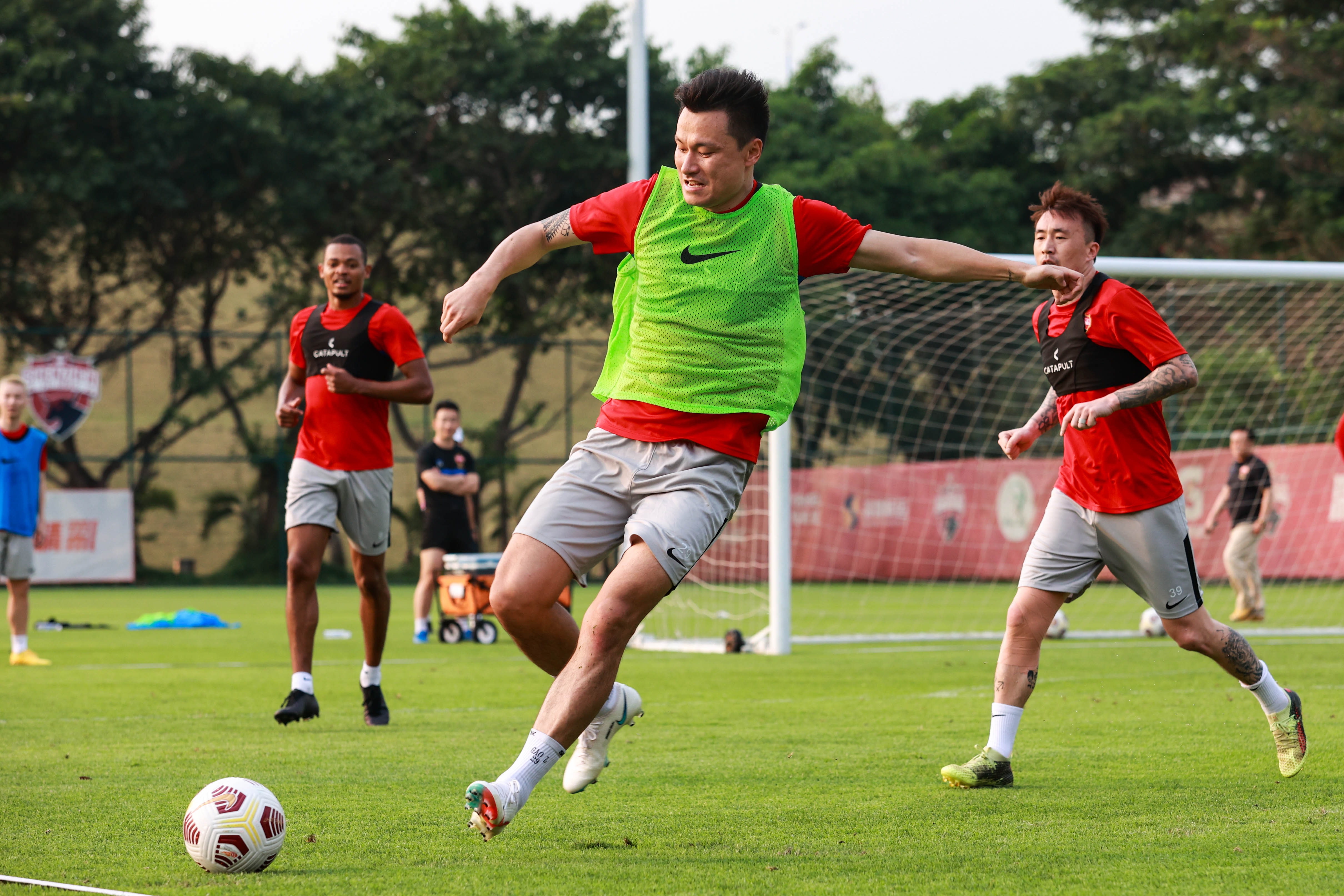 九游中国-格拉纳达关键一战临近,全队备战训练加大强度的简单介绍