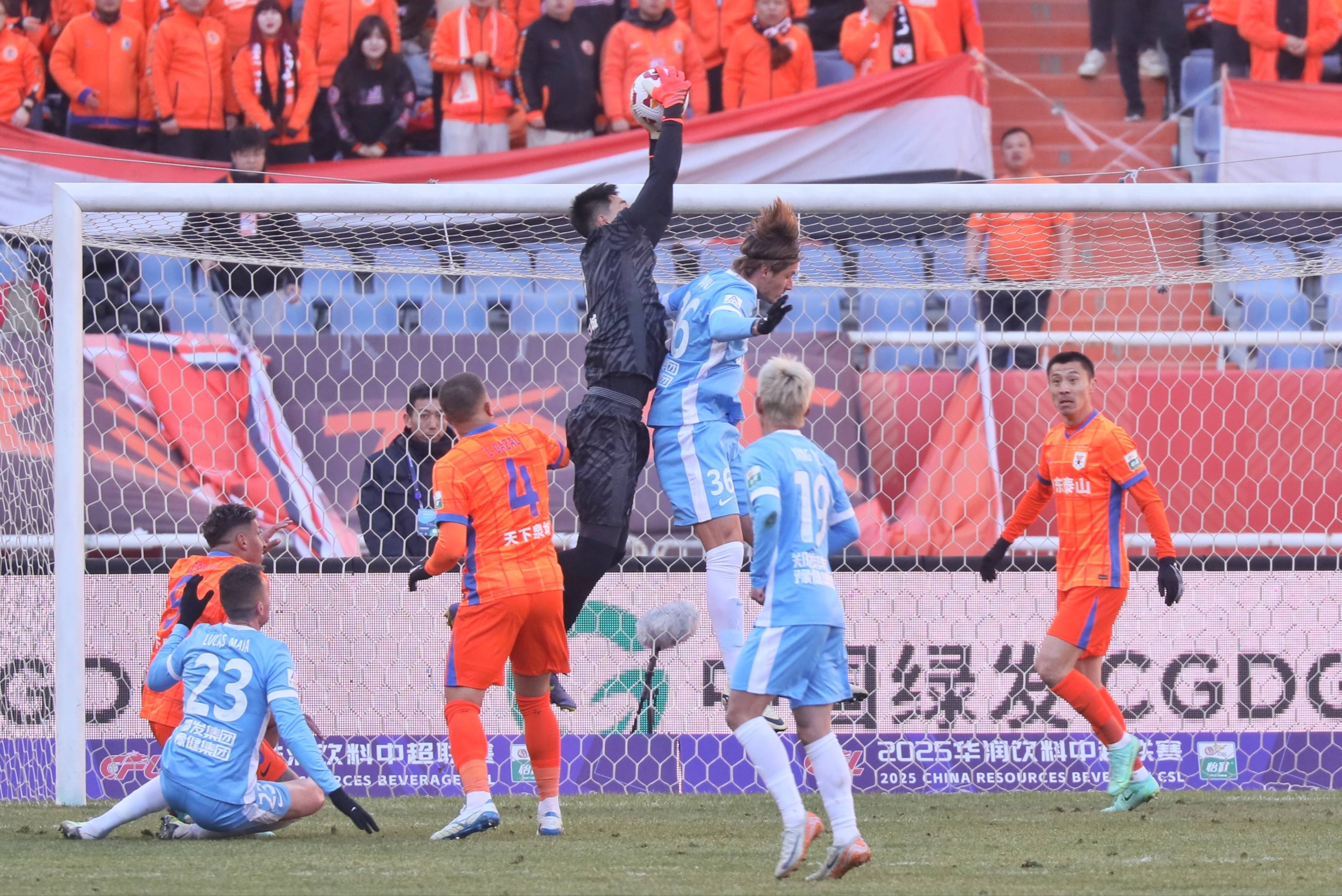 九游体育直播-队内竞争激烈,球员努力提高表现水平