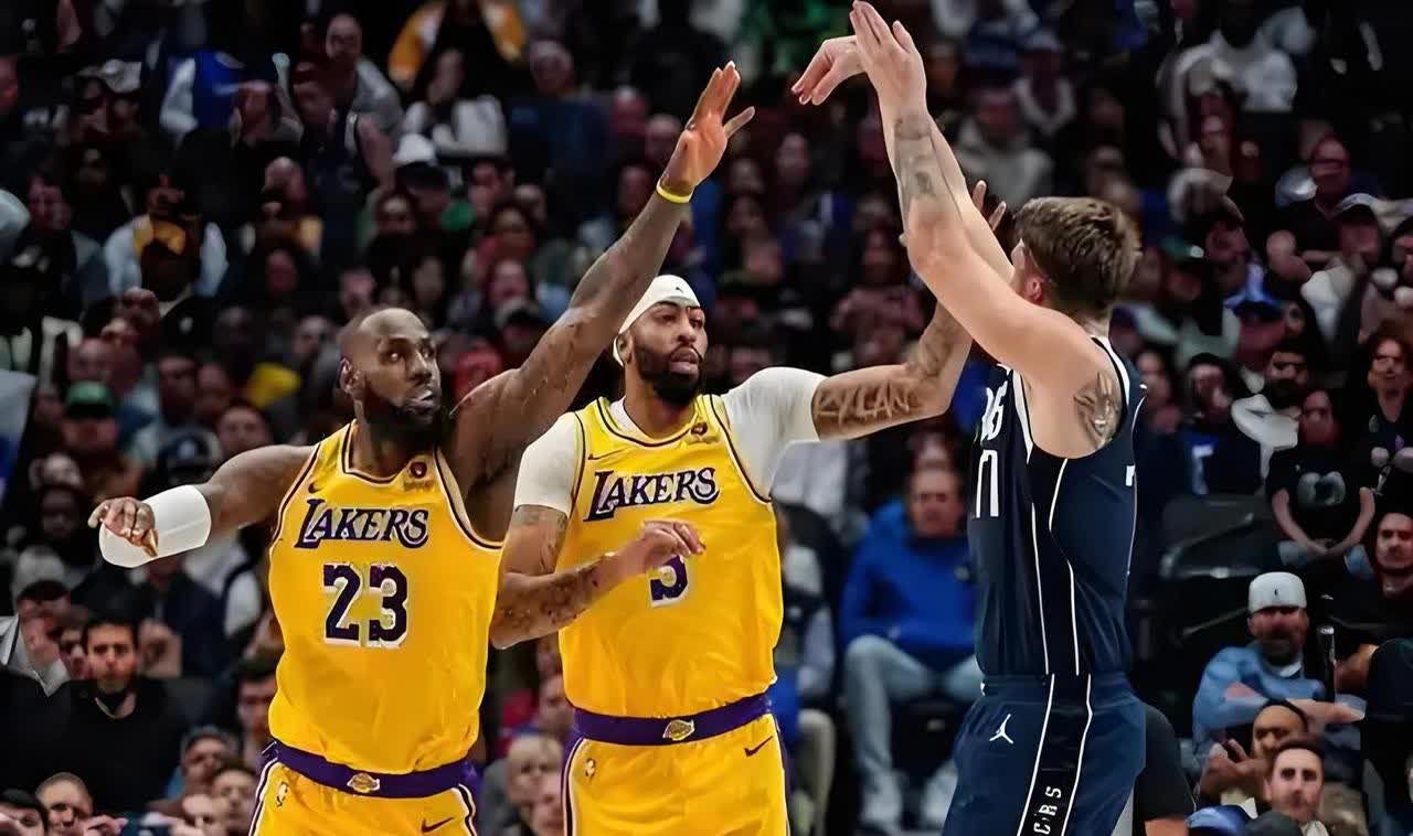 九游官网-爵士队辗转反复落后反超,绝杀比赛逆转胜