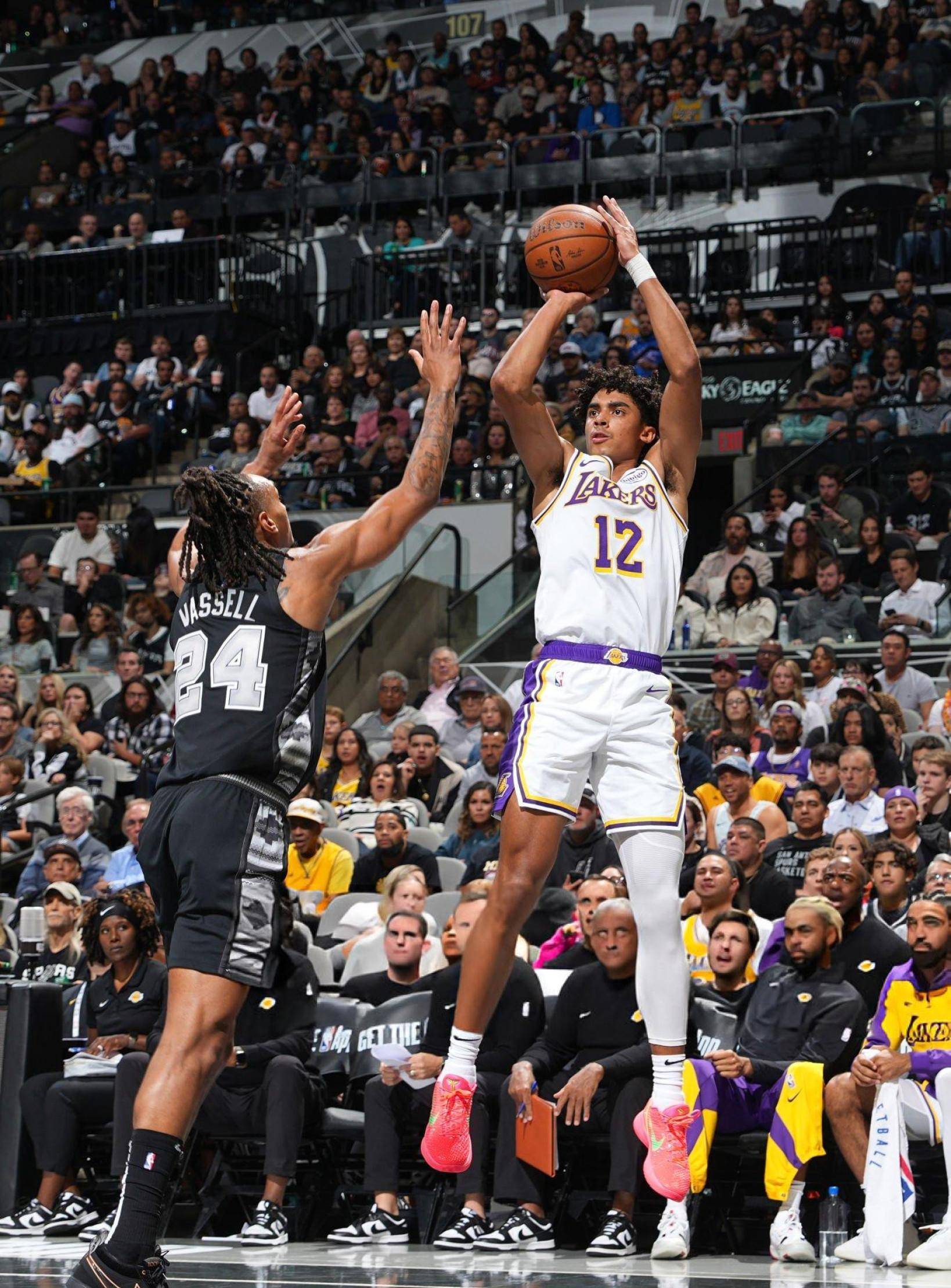 九游官网-湖人逆袭晋级西部决赛,为自己正名