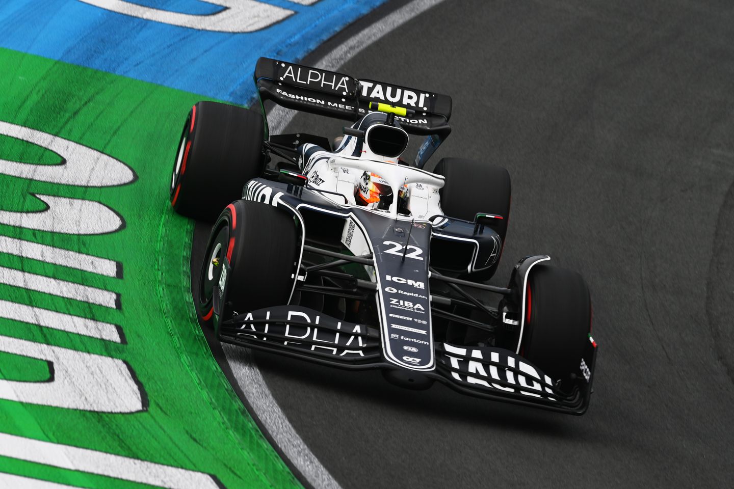 九游app下载-红牛车队力克梅赛德斯，阿隆索高光表现的简单介绍